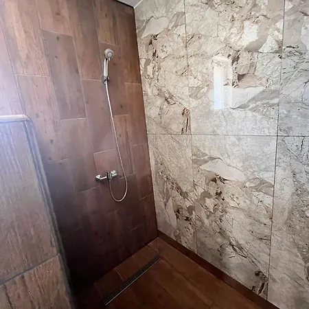 у максима Villa *